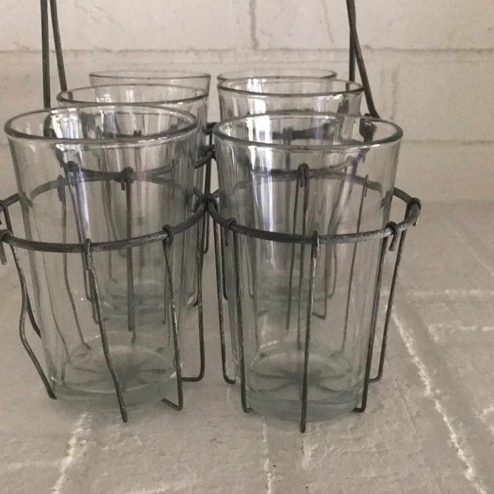 SALE ✅✅✅ 3/$25 Farmhouse Wire Basket with Glasses - Picture 8 of 8